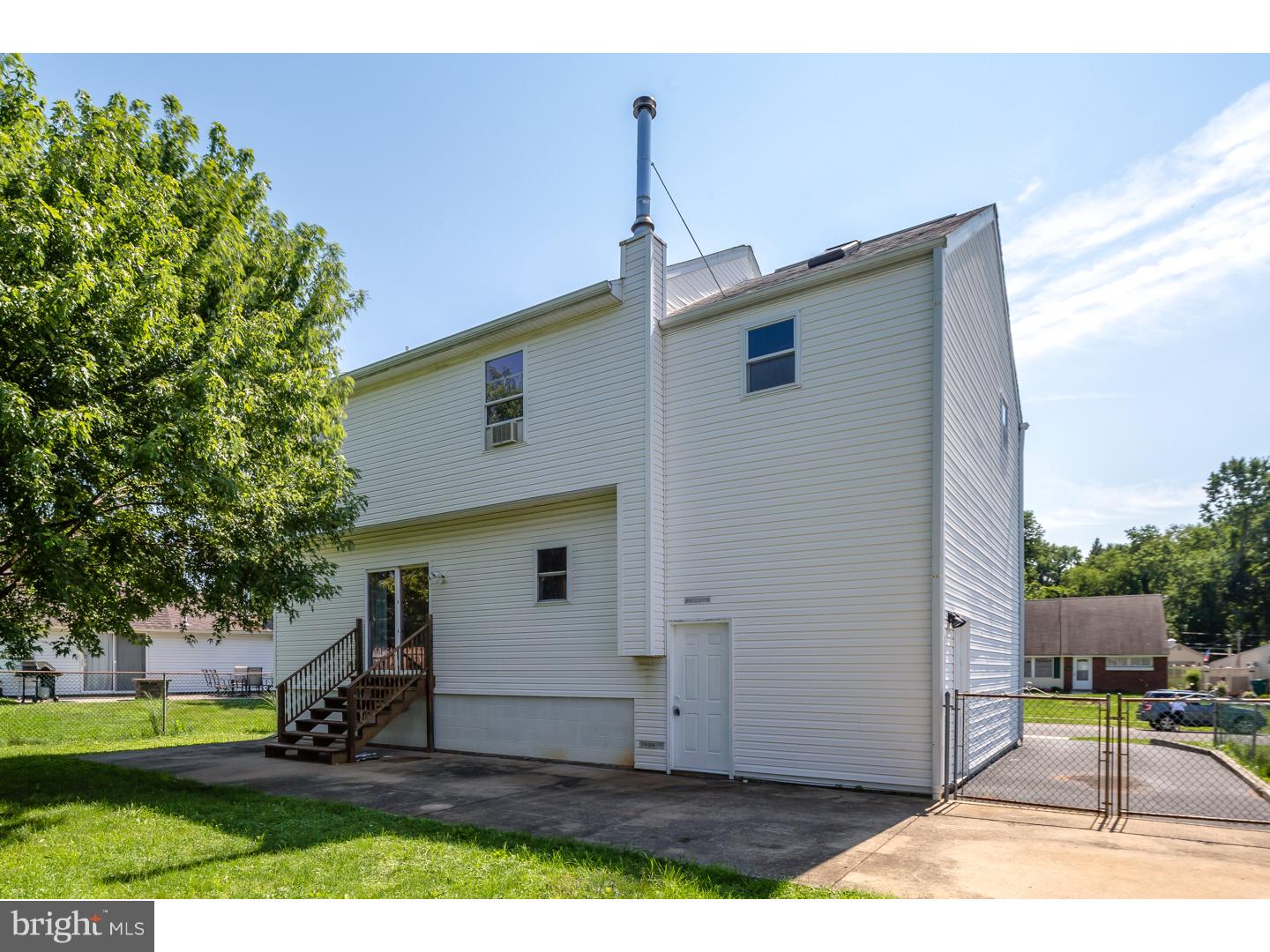 37 Islet Road Levittown, PA 19057 - Photo 23 of 24 Exterior Back