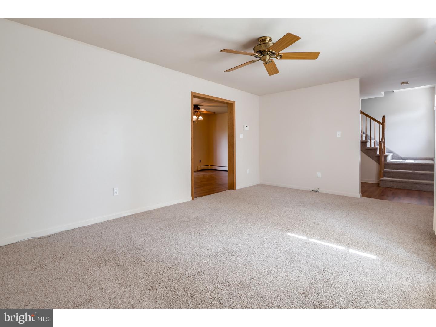 37 Islet Road Levittown, PA 19057 - Photo 4 of 24 Living Room