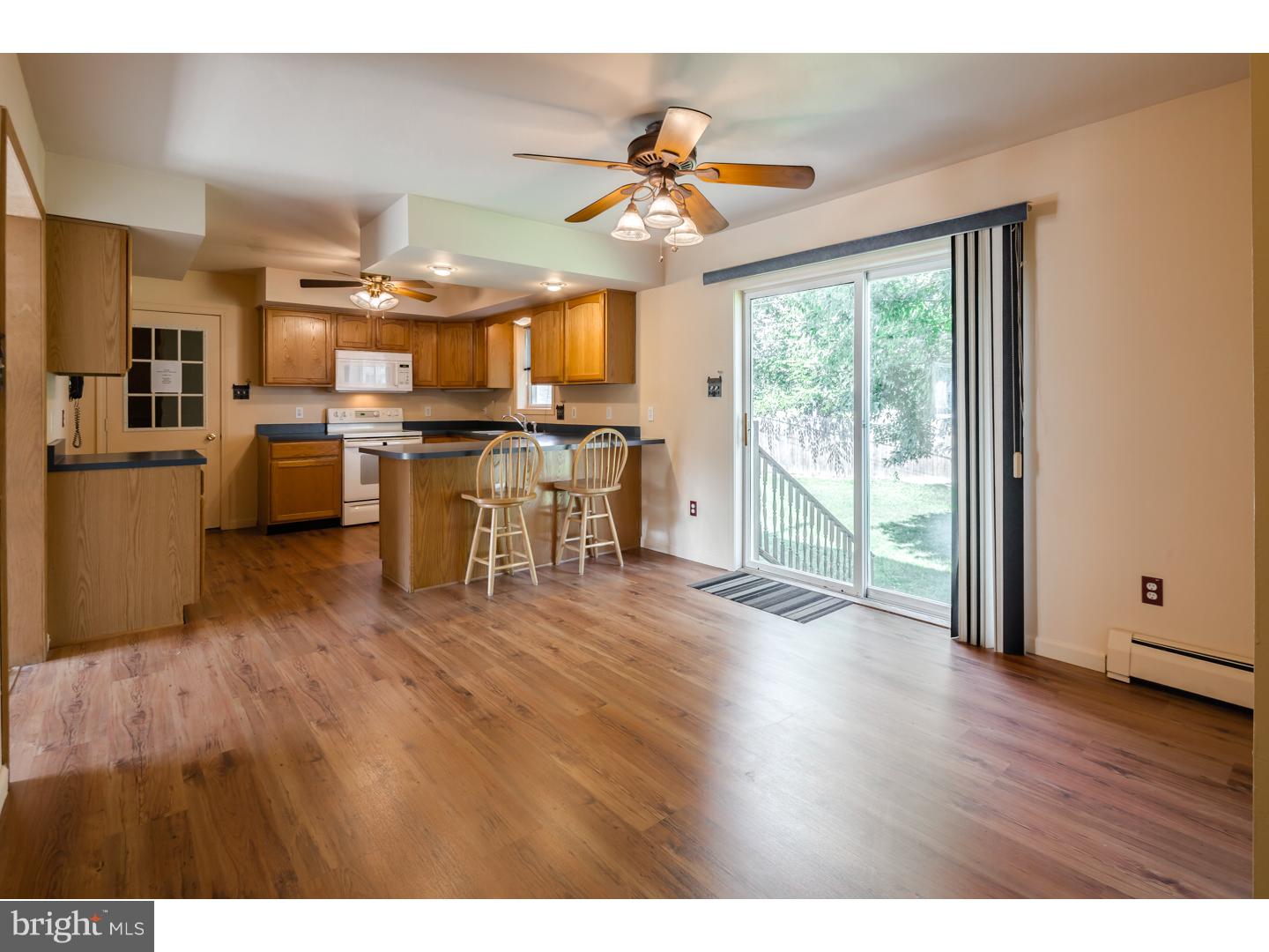 37 Islet Road Levittown, PA 19057 - Photo 7 of 24 Dining Room