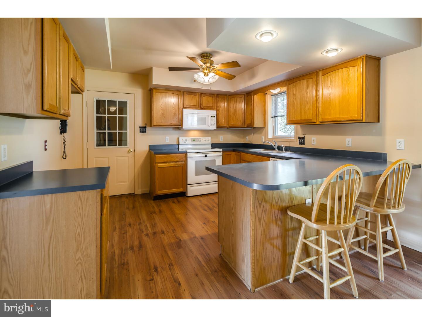 37 Islet Road Levittown, PA 19057 - Photo 9 of 24 Kitchen
