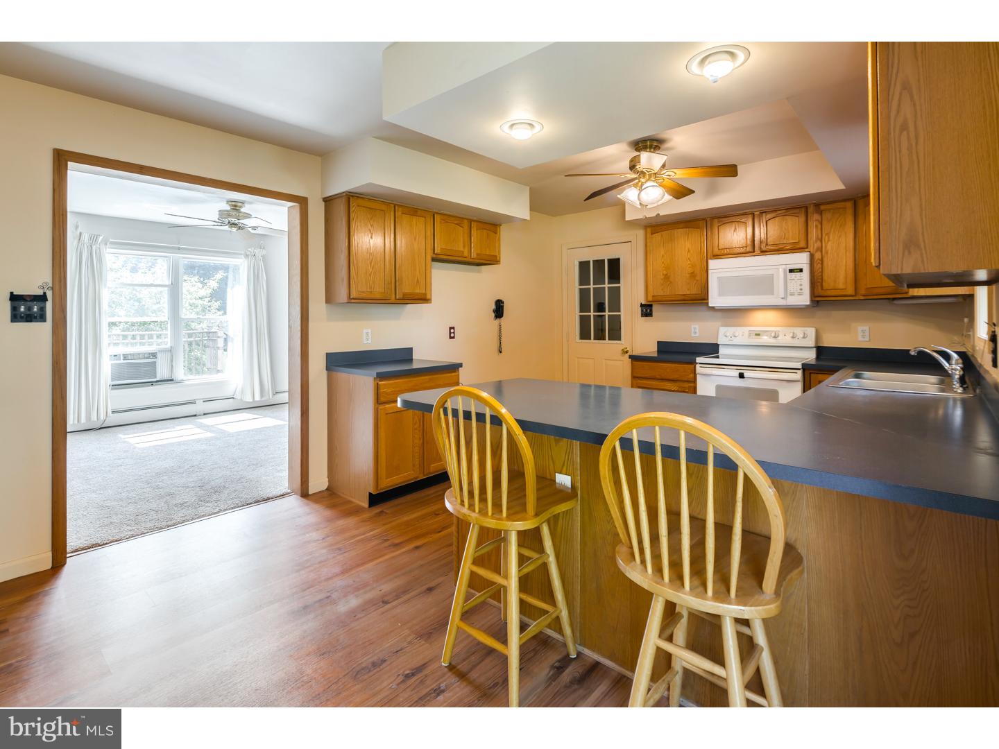37 Islet Road Levittown, PA 19057 - Photo 10 of 24 Kitchen