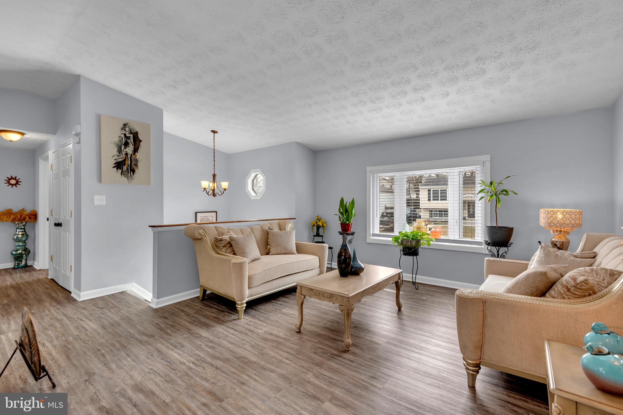 617 Fuselage Avenue Baltimore, MD 21221 - Photo 2 of 37 Living Room 1