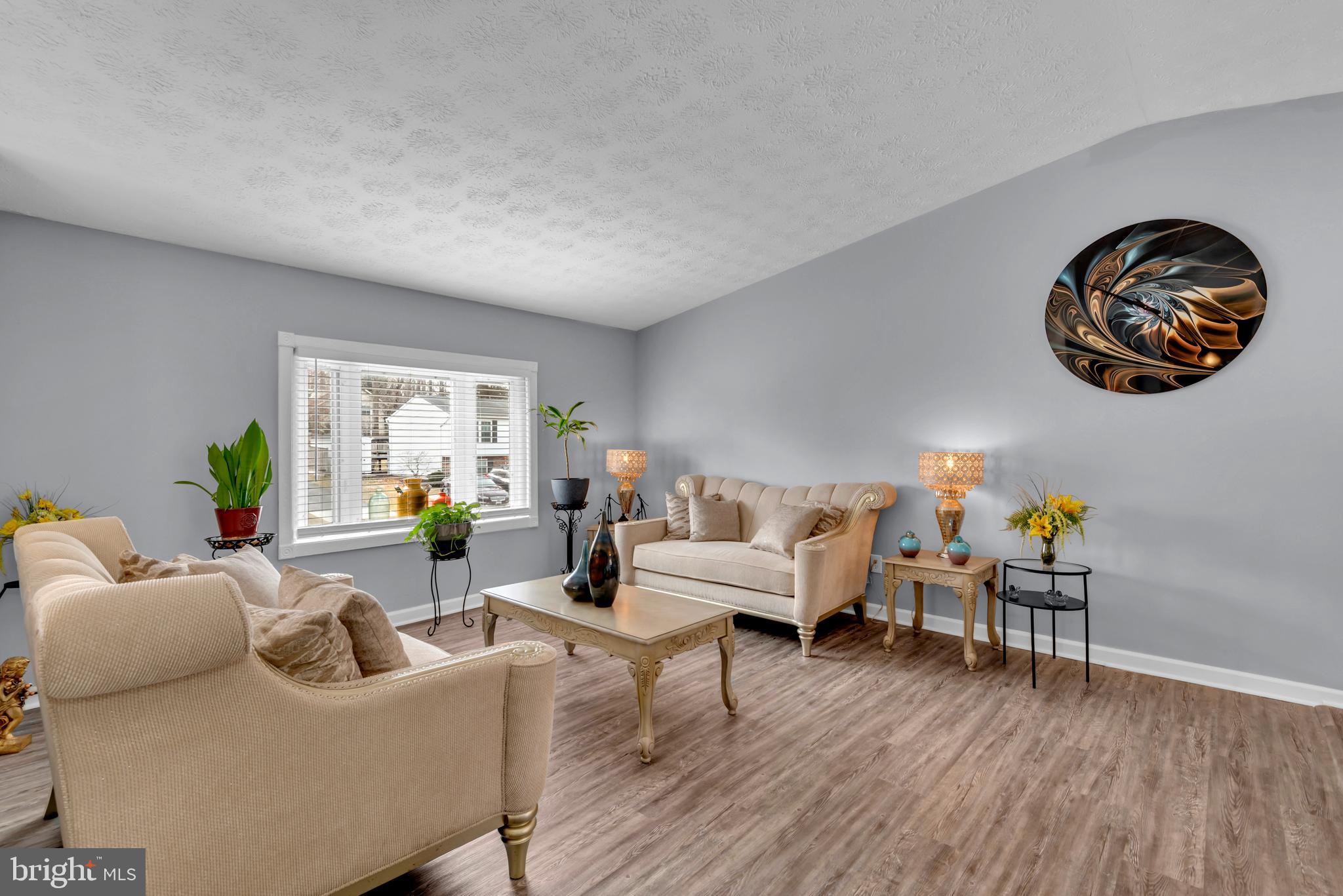 617 Fuselage Avenue Baltimore, MD 21221 - Photo 5 of 37 Living Room View 4