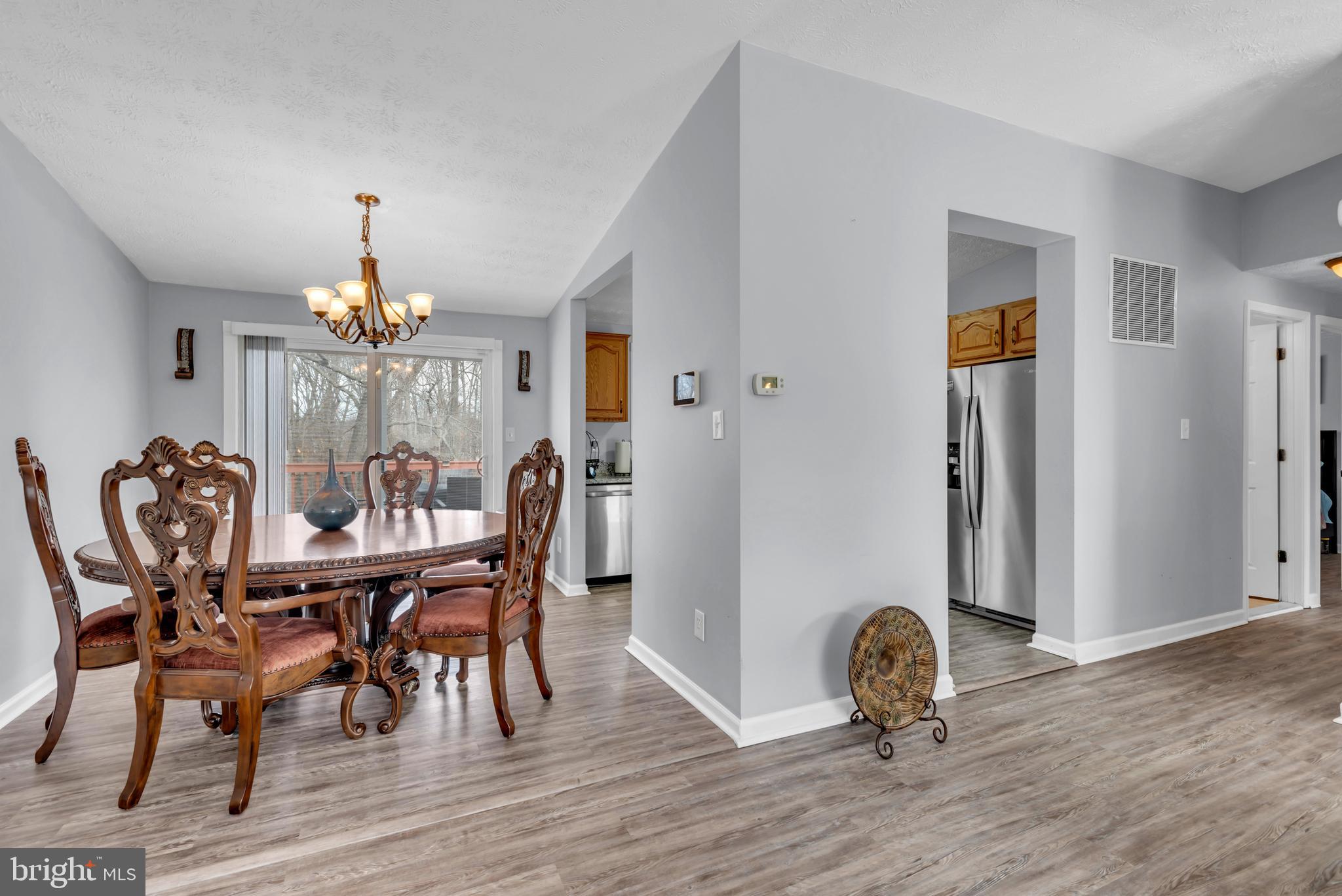 617 Fuselage Avenue Baltimore, MD 21221 - Photo 6 of 37 Dining & Kitchen Entry