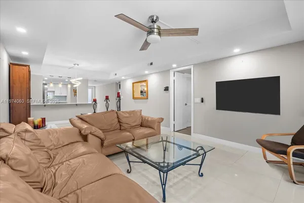 $2,500 | 811 South Hollybrook Drive, Unit 208, Pembroke Pines, FL 33025
