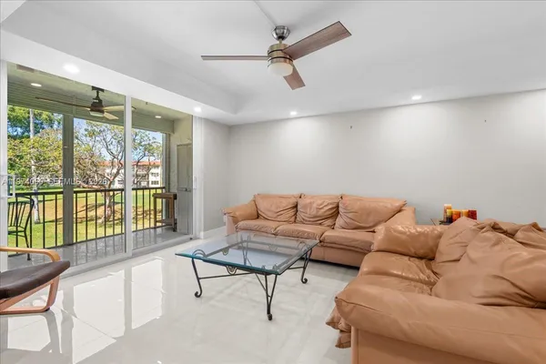 $2,500 | 811 South Hollybrook Drive, Unit 208, Pembroke Pines, FL 33025