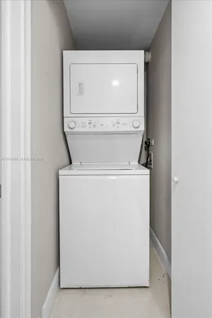 $2,500 | 811 South Hollybrook Drive, Unit 208, Pembroke Pines, FL 33025