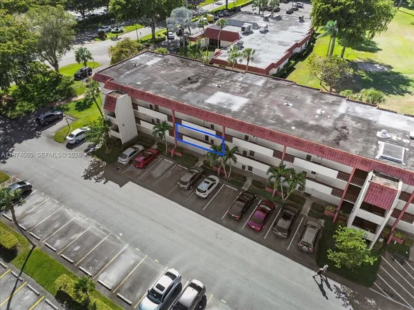 $2,500 | 811 South Hollybrook Drive, Unit 208, Pembroke Pines, FL 33025