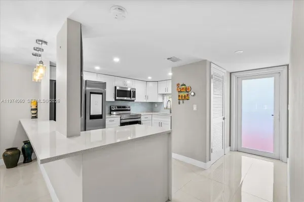 $2,500 | 811 South Hollybrook Drive, Unit 208, Pembroke Pines, FL 33025