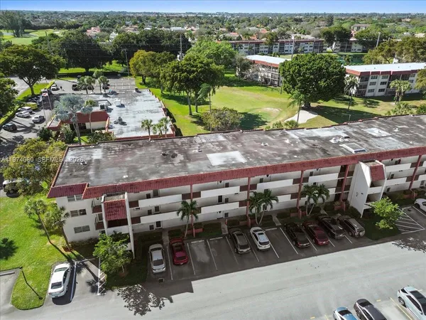 $2,500 | 811 South Hollybrook Drive, Unit 208, Pembroke Pines, FL 33025