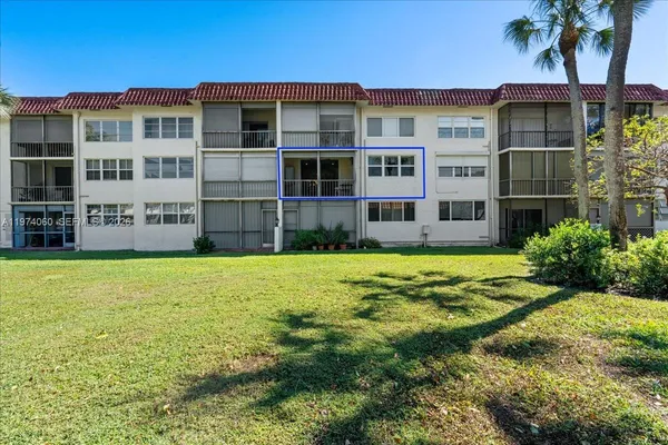 $2,500 | 811 South Hollybrook Drive, Unit 208, Pembroke Pines, FL 33025