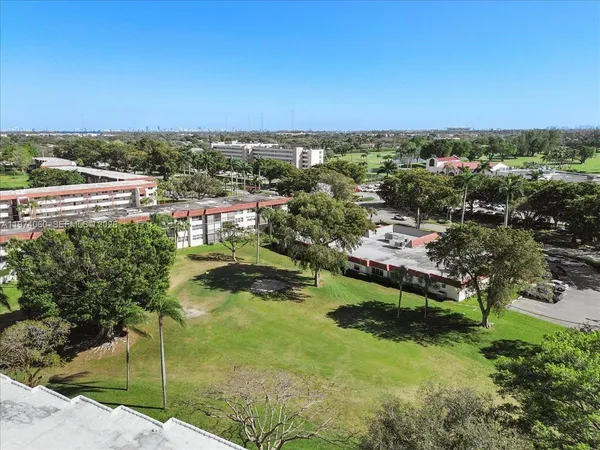 $2,500 | 811 South Hollybrook Drive, Unit 208, Pembroke Pines, FL 33025