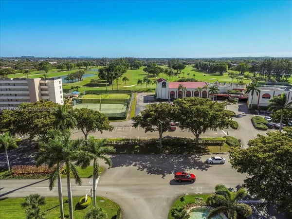 $2,500 | 811 South Hollybrook Drive, Unit 208, Pembroke Pines, FL 33025