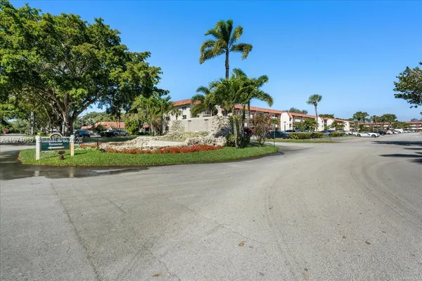 $2,500 | 811 South Hollybrook Drive, Unit 208, Pembroke Pines, FL 33025