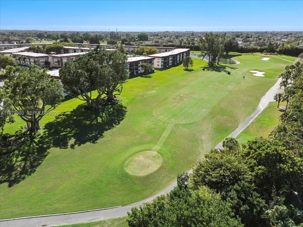 $2,500 | 811 South Hollybrook Drive, Unit 208, Pembroke Pines, FL 33025