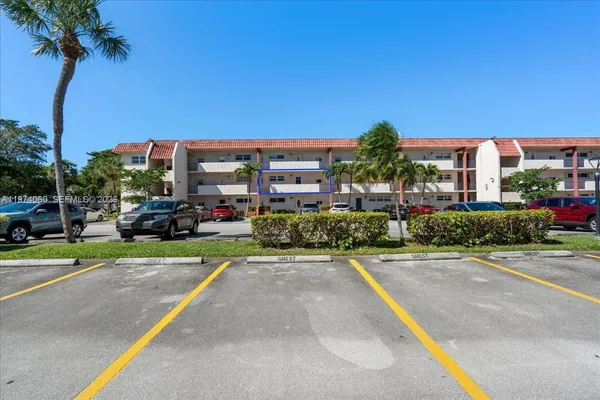 $2,500 | 811 South Hollybrook Drive, Unit 208, Pembroke Pines, FL 33025