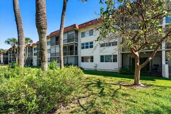 $2,500 | 811 South Hollybrook Drive, Unit 208, Pembroke Pines, FL 33025