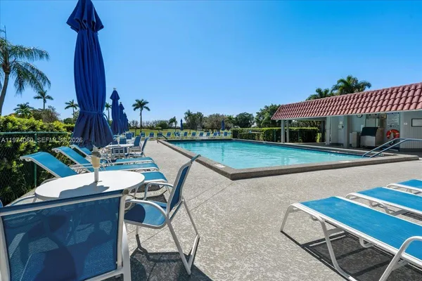 $2,500 | 811 South Hollybrook Drive, Unit 208, Pembroke Pines, FL 33025