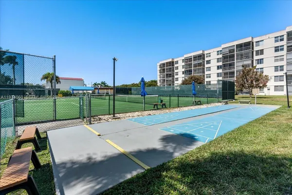 $2,500 | 811 South Hollybrook Drive, Unit 208, Pembroke Pines, FL 33025