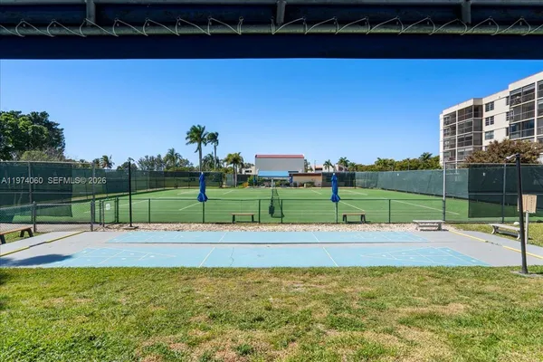 $2,500 | 811 South Hollybrook Drive, Unit 208, Pembroke Pines, FL 33025