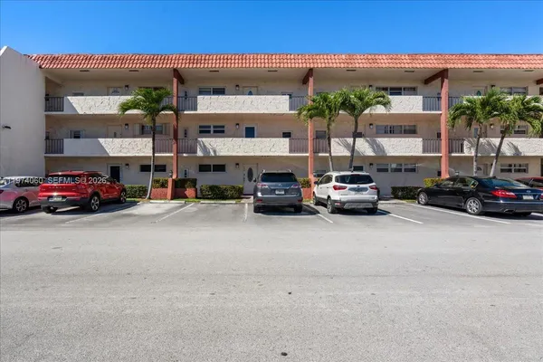$2,500 | 811 South Hollybrook Drive, Unit 208, Pembroke Pines, FL 33025