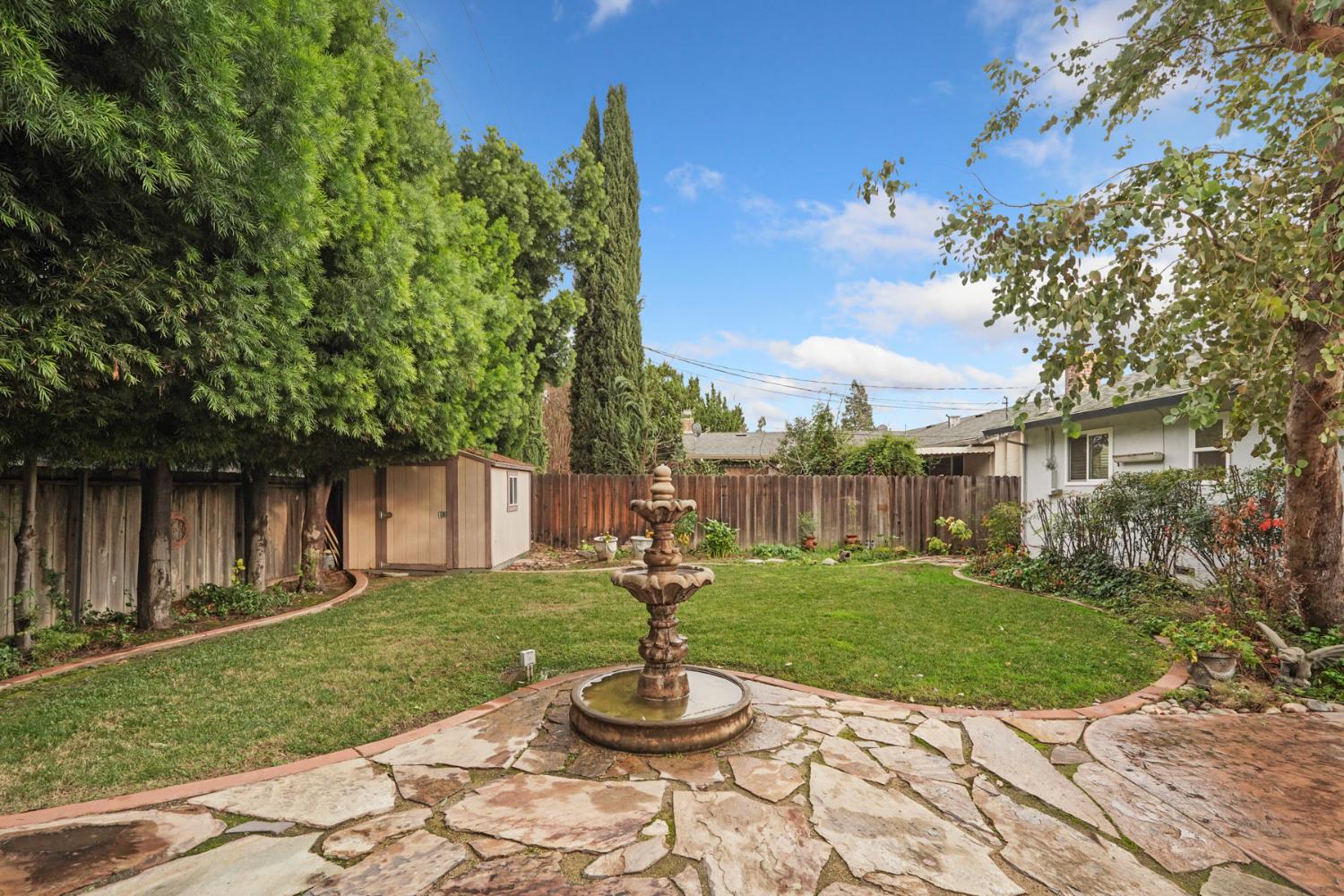 1007 Cardinal Street Lodi, CA 95240 - Photo 30 of 31 a backyard of a house with fountain table and chairs