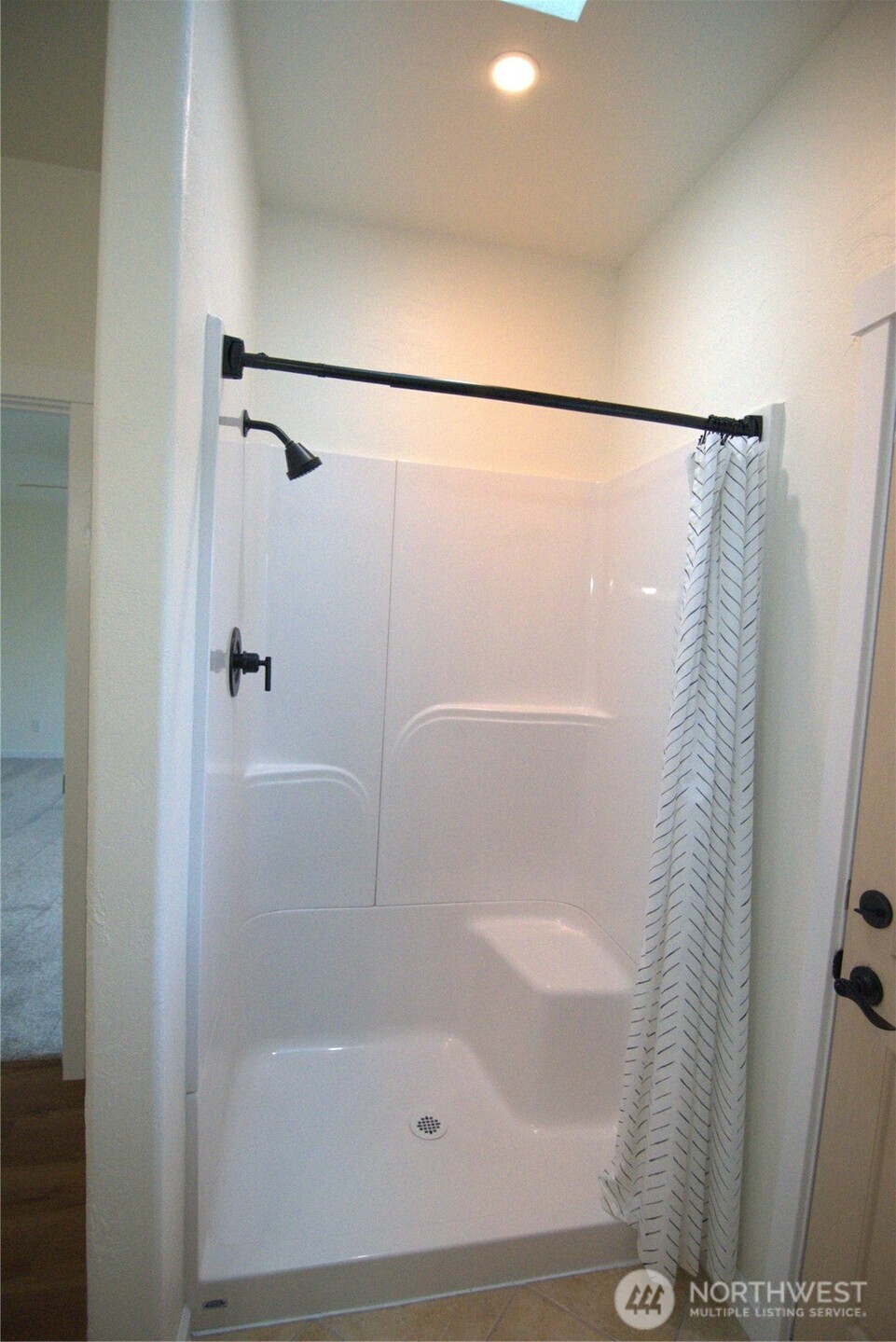 116 Taylor Road South Chehalis, WA 98532 - Photo 14 of 35 a bathroom with a shower