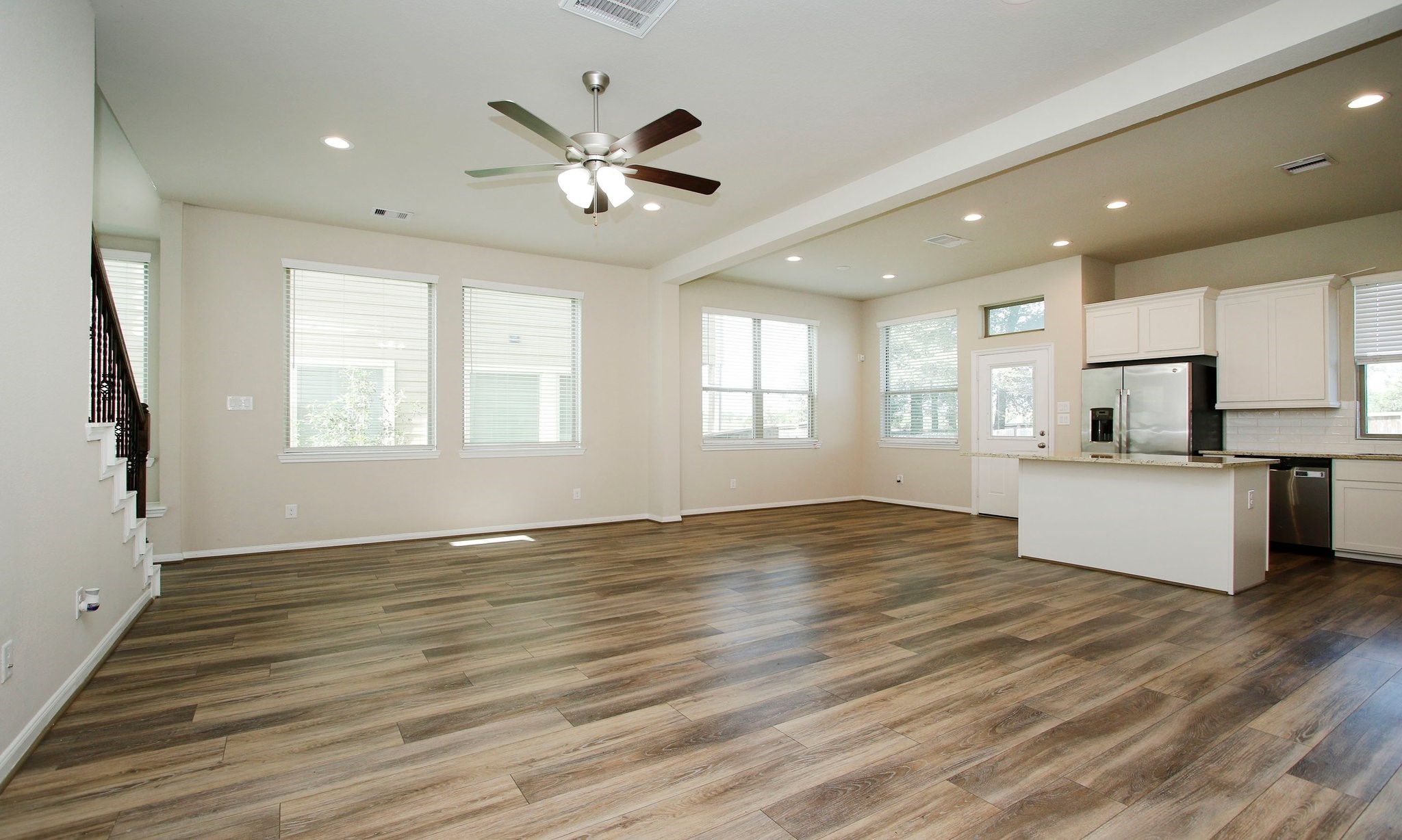 239 Biltmore Loop Montgomery, TX 77316 - Photo 12 of 40