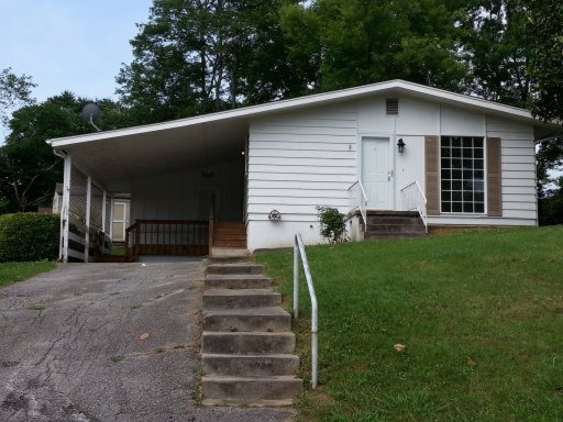 122 Regent Circle Oak Ridge, TN 37830 - Photo 1 of 10 Primary Photo