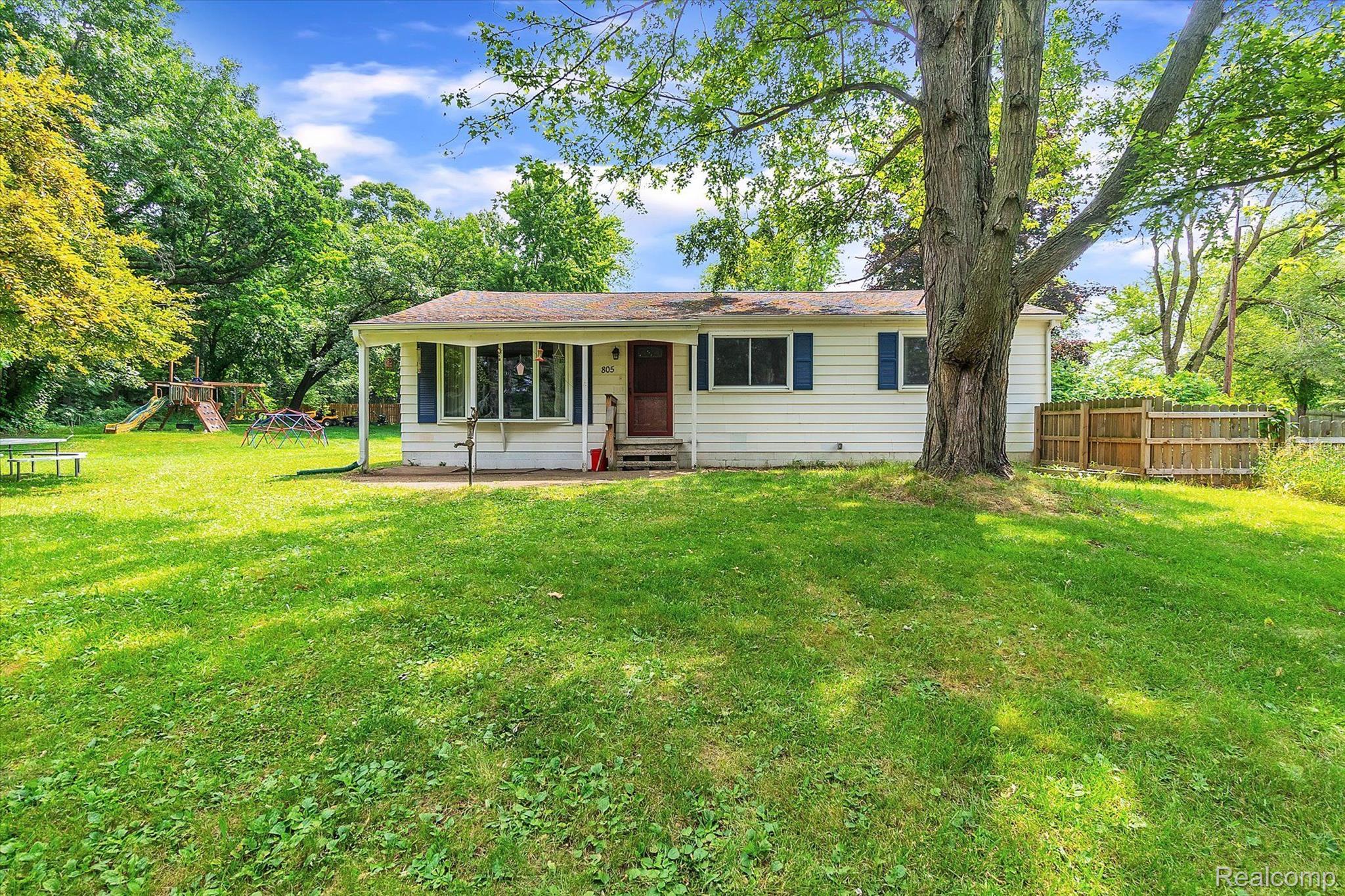 805 South Bull Run Road Fowlerville, MI 48836 - Photo 2 of 33 Gallery Image 2
