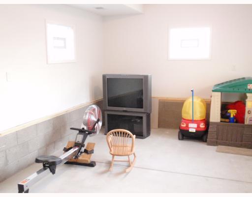 2407 Saunders Station Road Monroeville, PA 15146 - Photo 15 of 18 Den/Family/Great Room.
