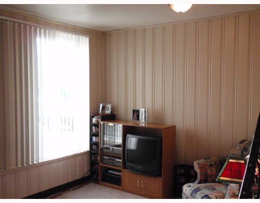 2407 Saunders Station Road Monroeville, PA 15146 - Photo 16 of 18 Den/Family/Great Room.