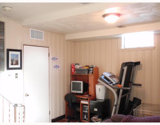 2407 Saunders Station Road Monroeville, PA 15146 - Photo 17 of 18 Den/Family/Great Room.