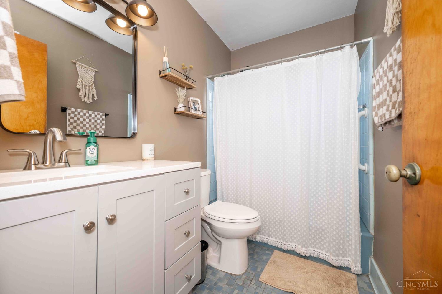 5542 Lawrence Road Cincinnati, OH 45248 - Photo 26 of 32