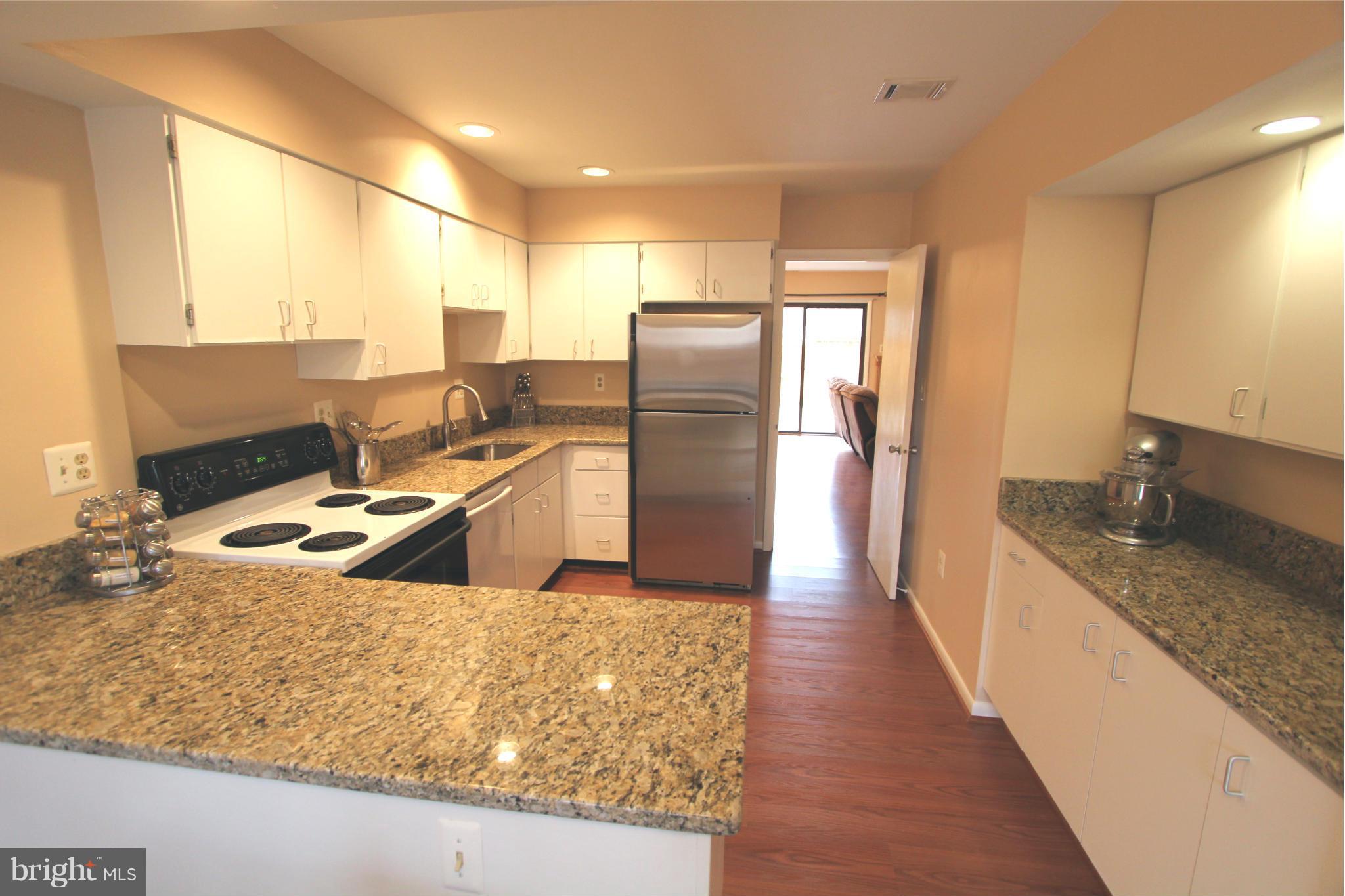 1937 Winterport Cluster Reston, VA 20191 - Photo 2 of 30 Kitchen