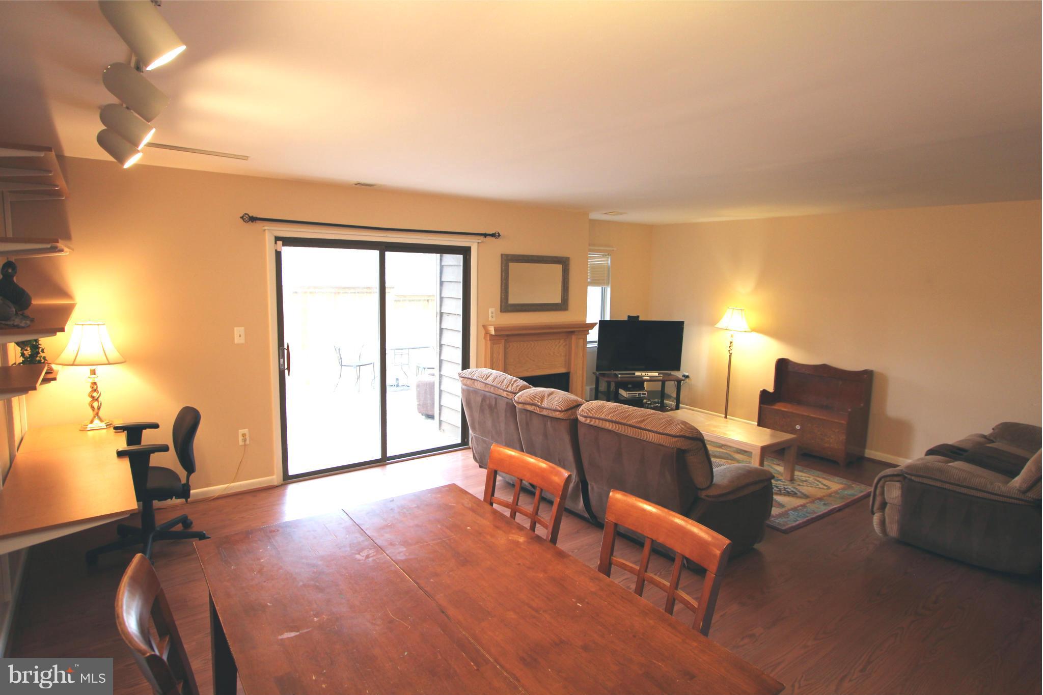 1937 Winterport Cluster Reston, VA 20191 - Photo 7 of 30 Living Room