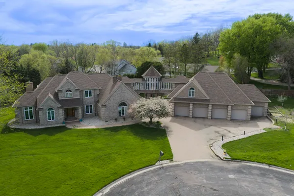 $1,299,999 | 1000 Apache Court, Fort Atkinson, WI 53538