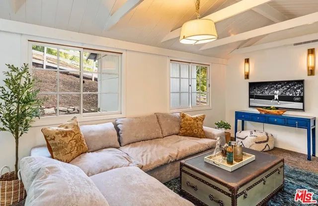 $6,455,000 | 5840 Round Meadow Road, Hidden Hills, CA 91302