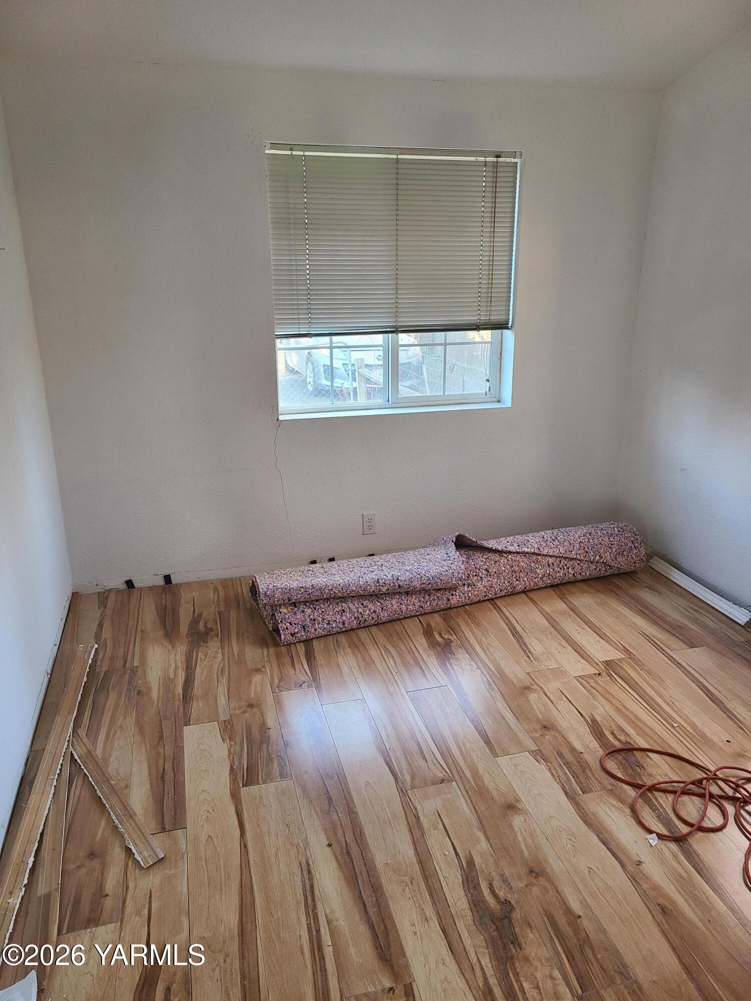 10608 Hackett Road Yakima, WA 98903 - Photo 25 of 25 an empty room with wooden floor and windows