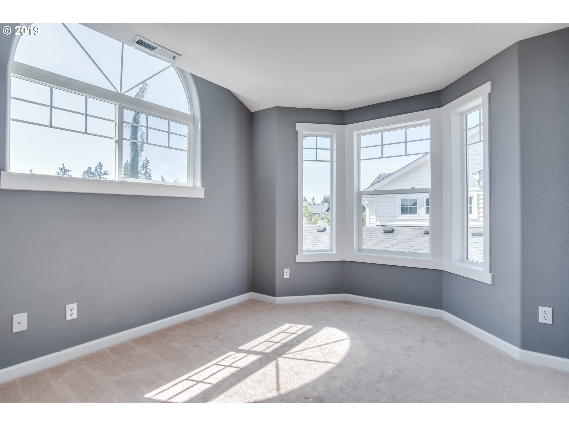 2014 North Falcon Drive Ridgefield, WA 98642 - Photo 11 of 32 a view of an empty room with a window