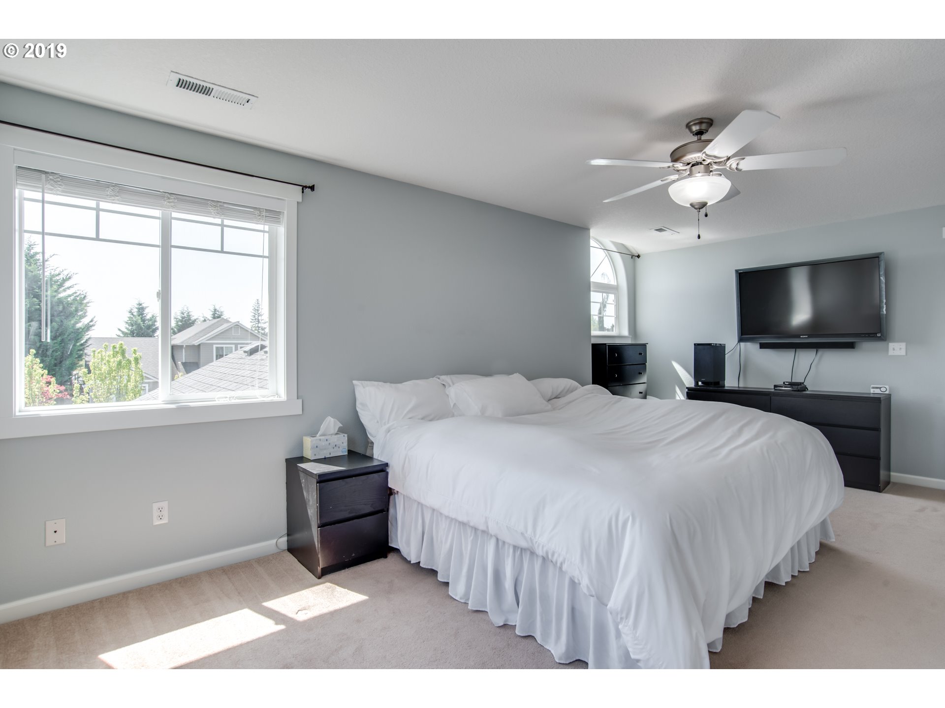 2014 North Falcon Drive Ridgefield, WA 98642 - Photo 18 of 32 a bedroom with a large bed and a tv