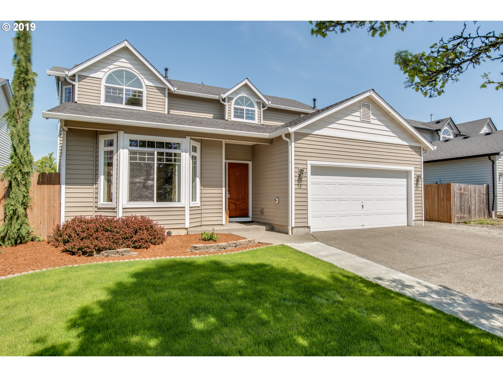 2014 North Falcon Drive Ridgefield, WA 98642 - Photo 2 of 32 a front view of a house with a yard and garage