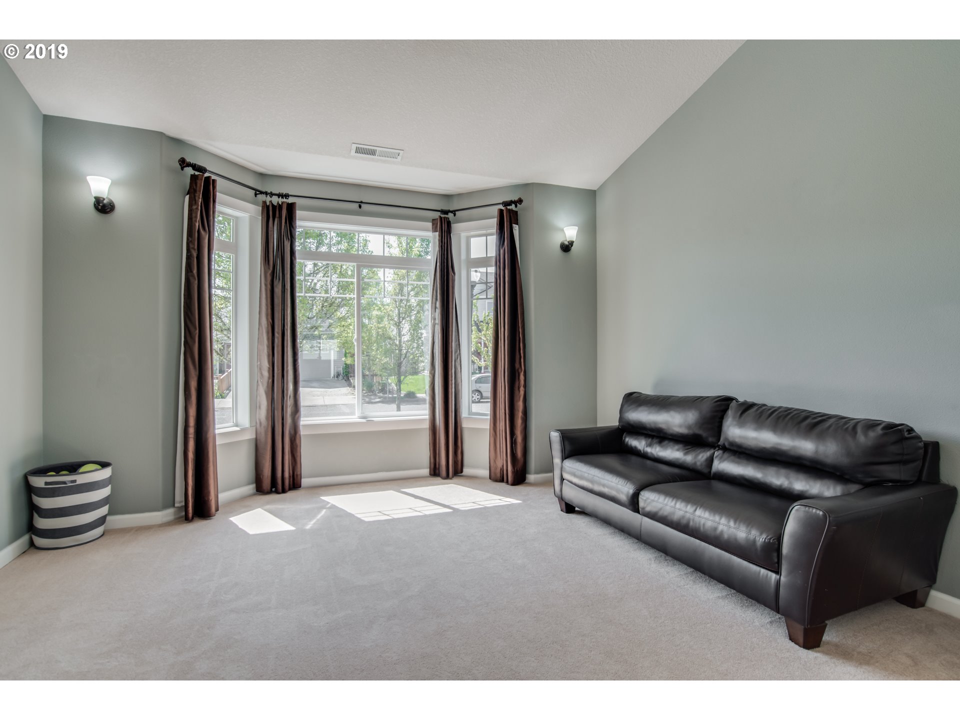 2014 North Falcon Drive Ridgefield, WA 98642 - Photo 24 of 32 a living room with furniture and a window