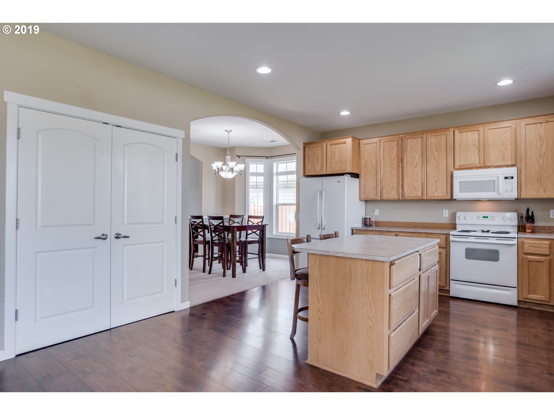 2014 North Falcon Drive Ridgefield, WA 98642 - Photo 6 of 32 a kitchen with a stove a sink and a refrigerator