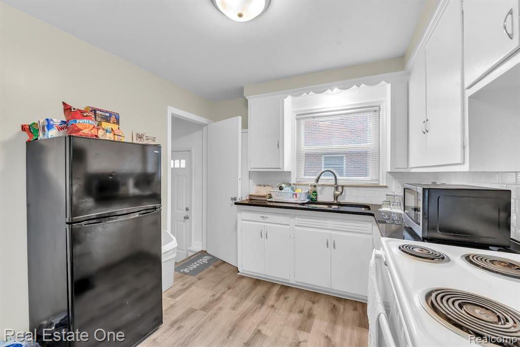 2022 Vernier Road Grosse Pointe Woods, MI 48236 - Photo 9 of 40
