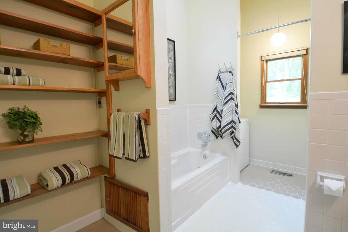 5945 Wilton Road Alexandria, VA 22310 - Photo 16 of 23 Bath (Master)