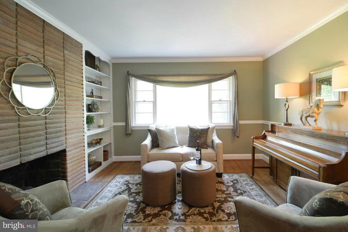 5945 Wilton Road Alexandria, VA 22310 - Photo 3 of 23 Living Room