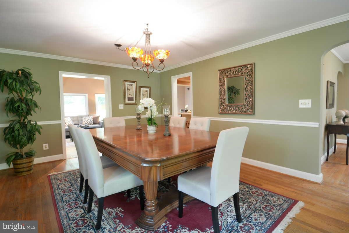 5945 Wilton Road Alexandria, VA 22310 - Photo 5 of 23 Dining Room