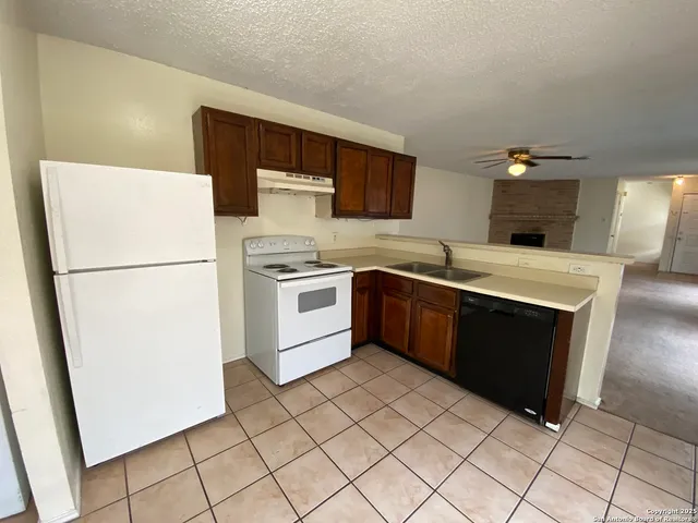 $1,000 | 8459 Cranberry Hill, Unit 3, San Antonio, TX 78254