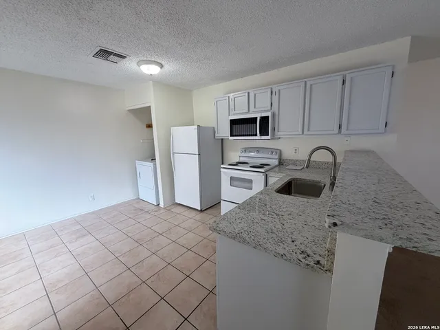 $1,000 | 8459 Cranberry Hill, Unit 3, San Antonio, TX 78254